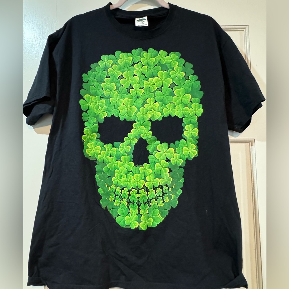 Lucky Tee Green Shamrock Skull Black Shirt Size Large 100% Cotton